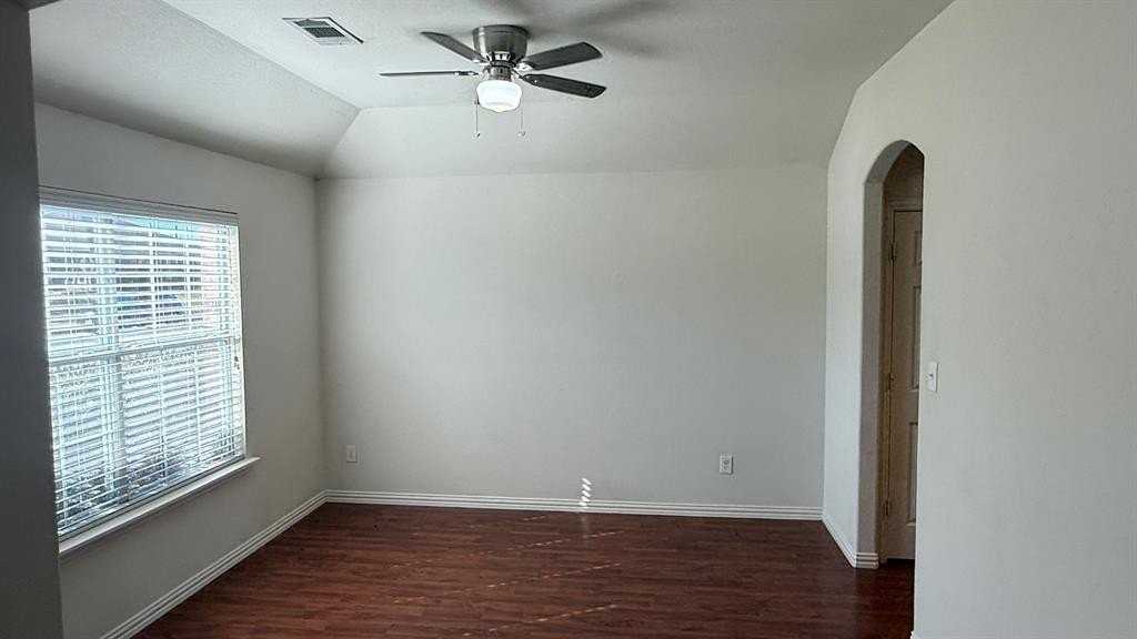 519 Creekside Dr - Photo 5 of 26