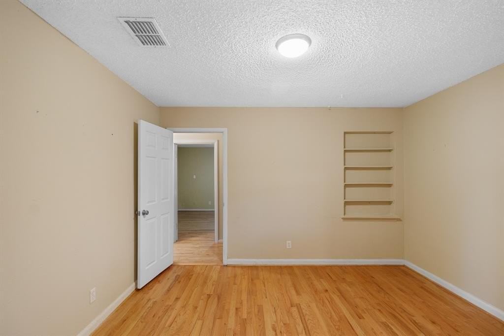 2100 S Westmoreland Rd - Photo 7 of 34