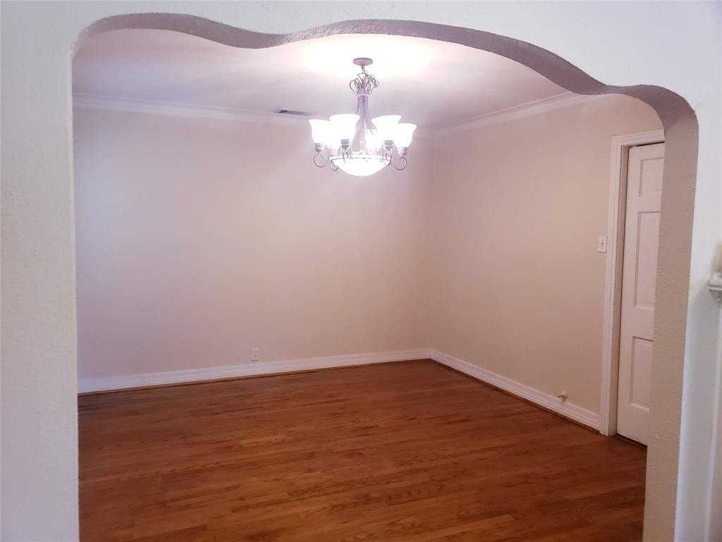 6219 Penrose Ave - Photo 5 of 17