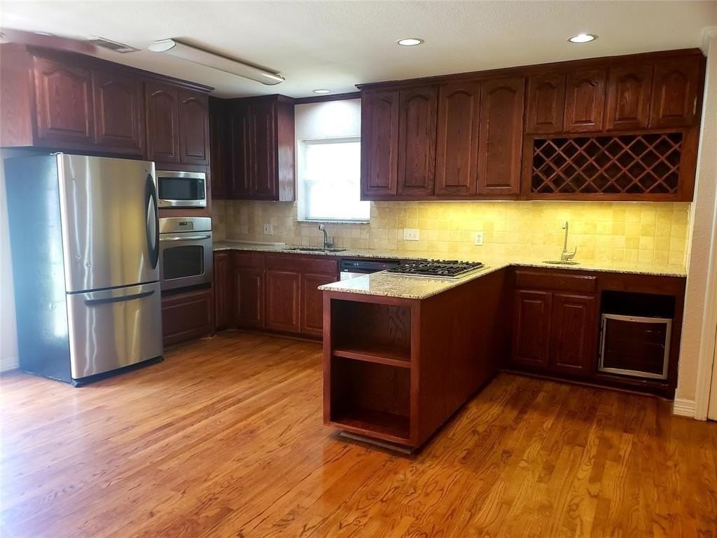 6219 Penrose Ave - Photo 6 of 17