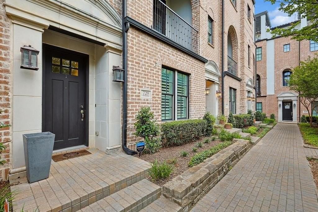 729 Sid Rich Dr - Photo 2 of 40