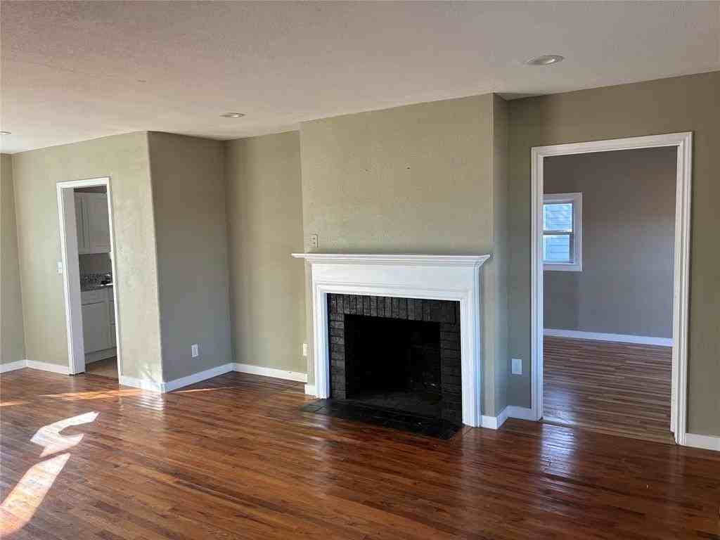 6329 Calmont Ave - Photo 4 of 18