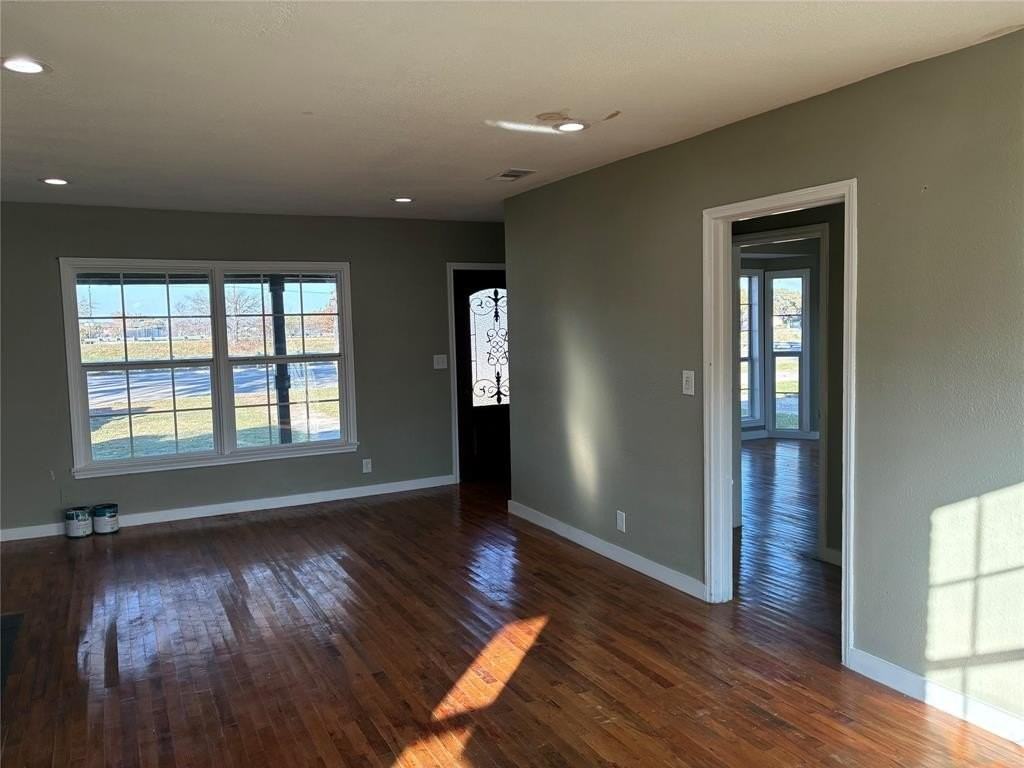 6329 Calmont Ave - Photo 5 of 18