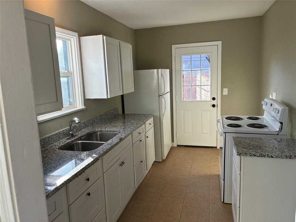 6329 Calmont Ave - Photo 7 of 18