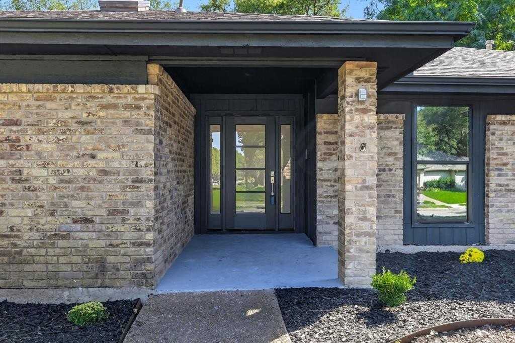 1712 Poinciana Ln - Photo 2 of 37