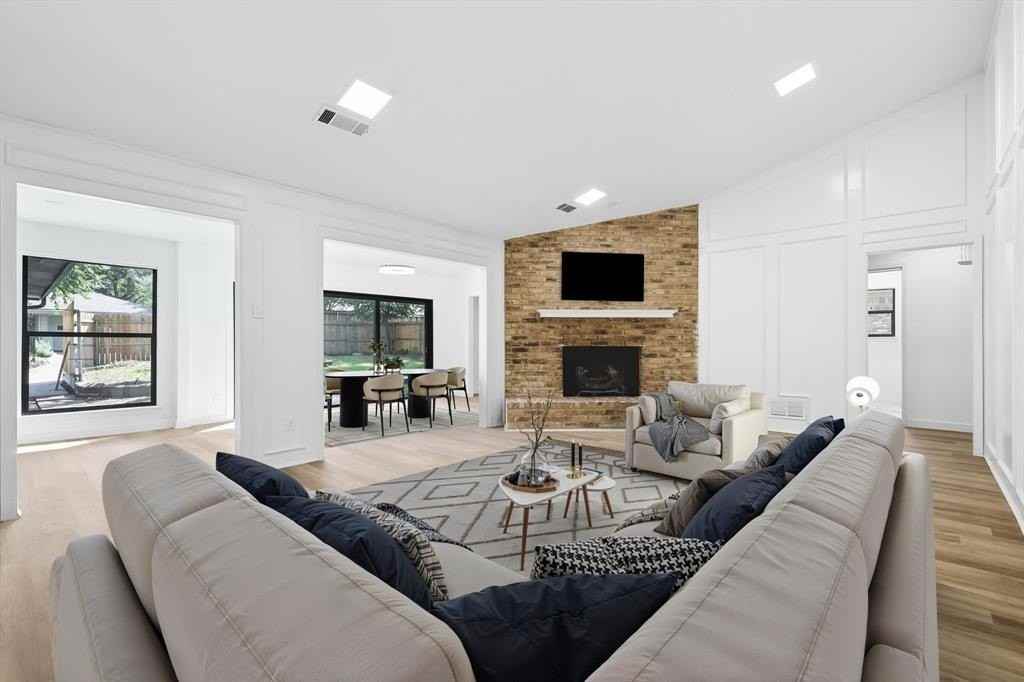 1712 Poinciana Ln - Photo 4 of 37