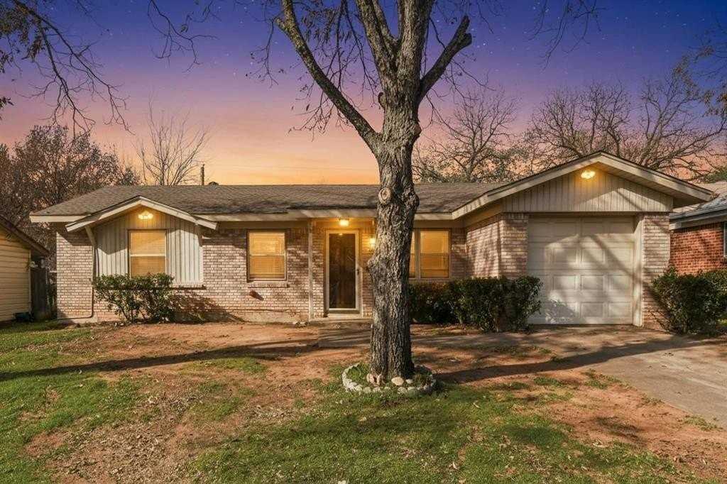 413 Simmons Dr - Photo 2 of 26