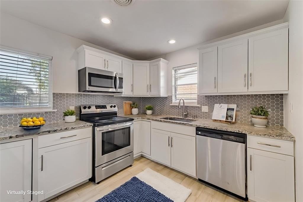 413 Simmons Dr - Photo 4 of 26