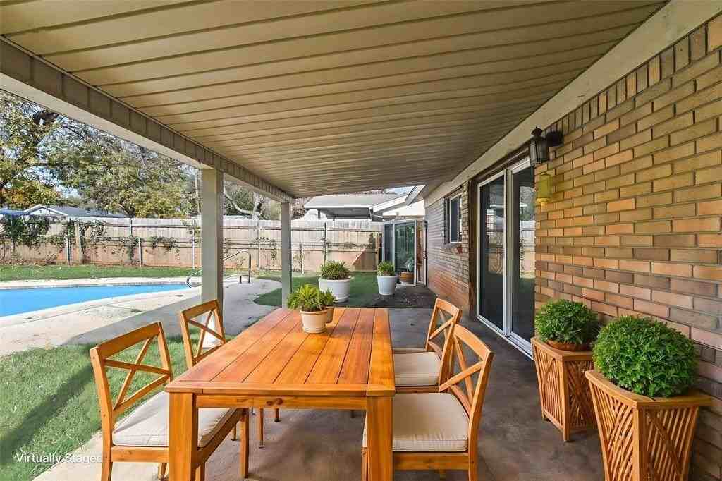 413 Simmons Dr - Photo 5 of 26