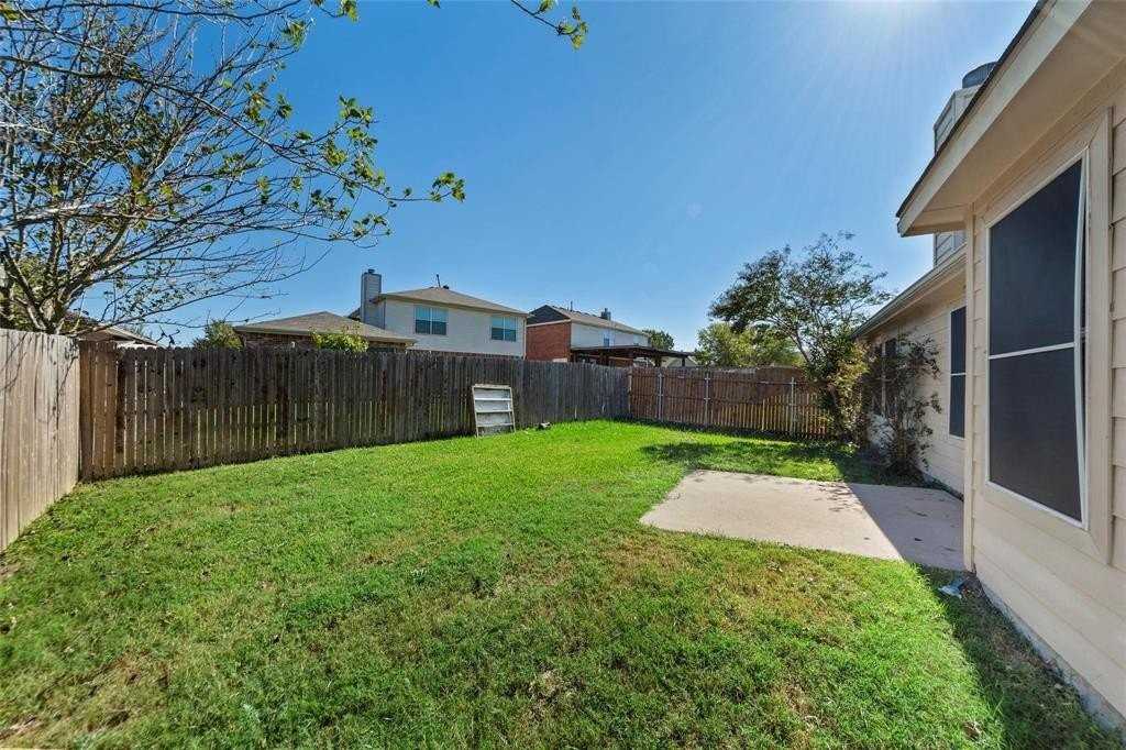 1002 Manassas Dr - Photo 4 of 26