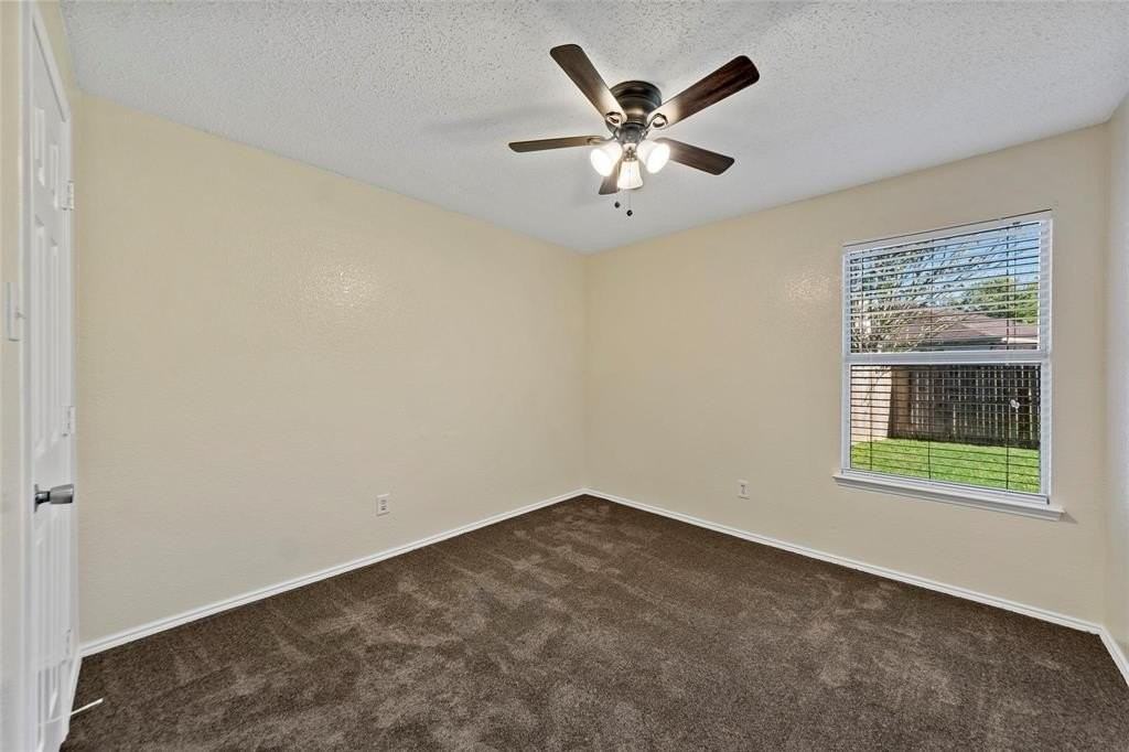 1002 Manassas Dr - Photo 5 of 26