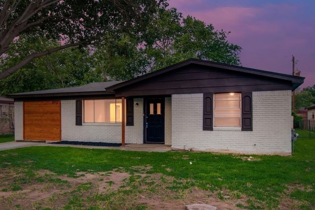 3912 Lakewood Dr - Photo 2 of 24