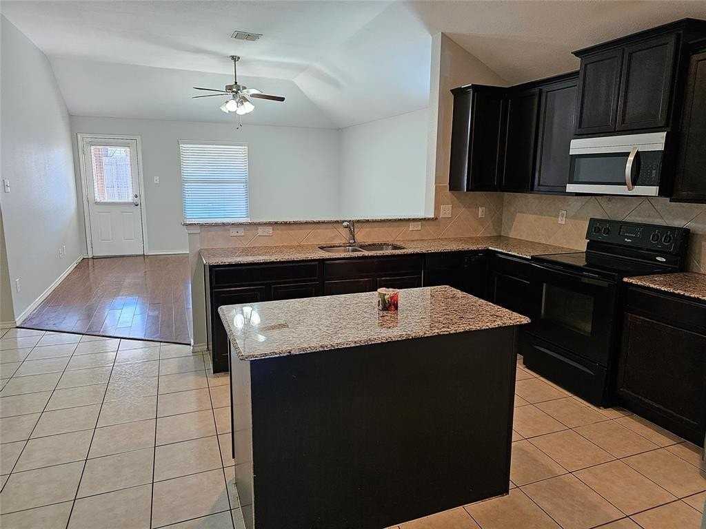 421 Haddington St - Photo 6 of 31