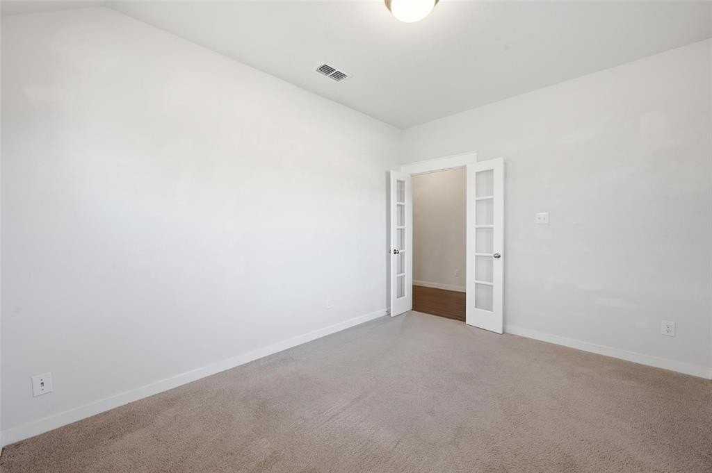 8948 Devonshire Dr - Photo 4 of 32