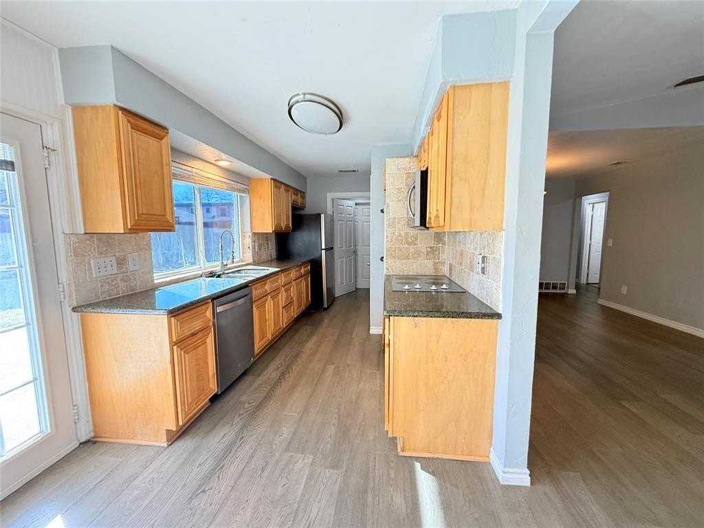 2104 Poppy Ln - Photo 4 of 22