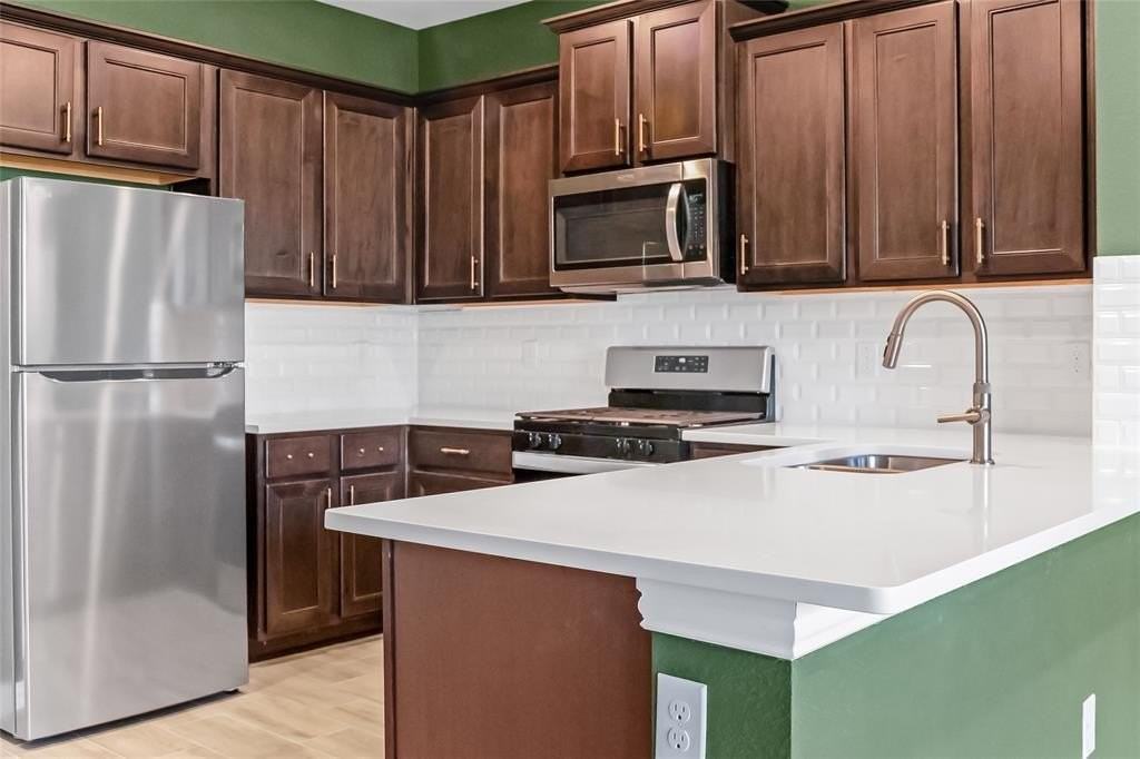 3730 Malibu Dr - Photo 4 of 22