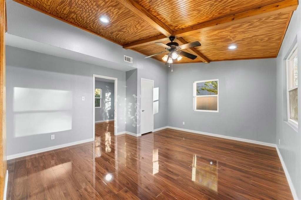 916 Wilkinson Dr - Photo 3 of 15