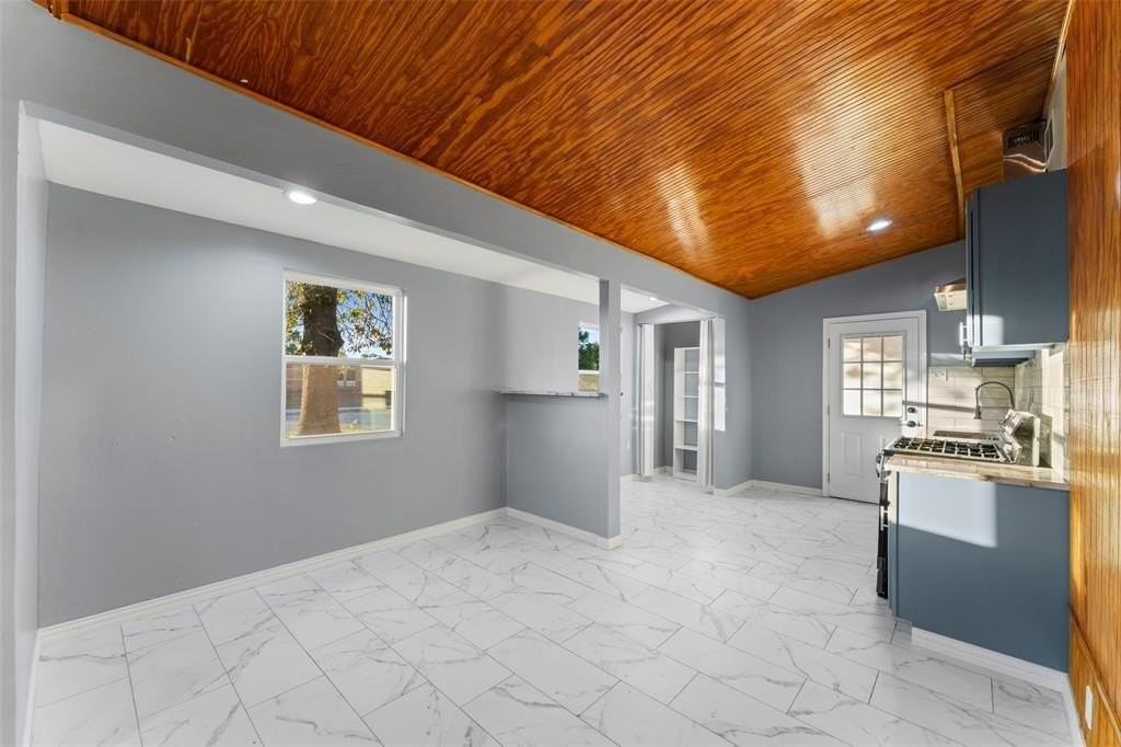 916 Wilkinson Dr - Photo 6 of 15