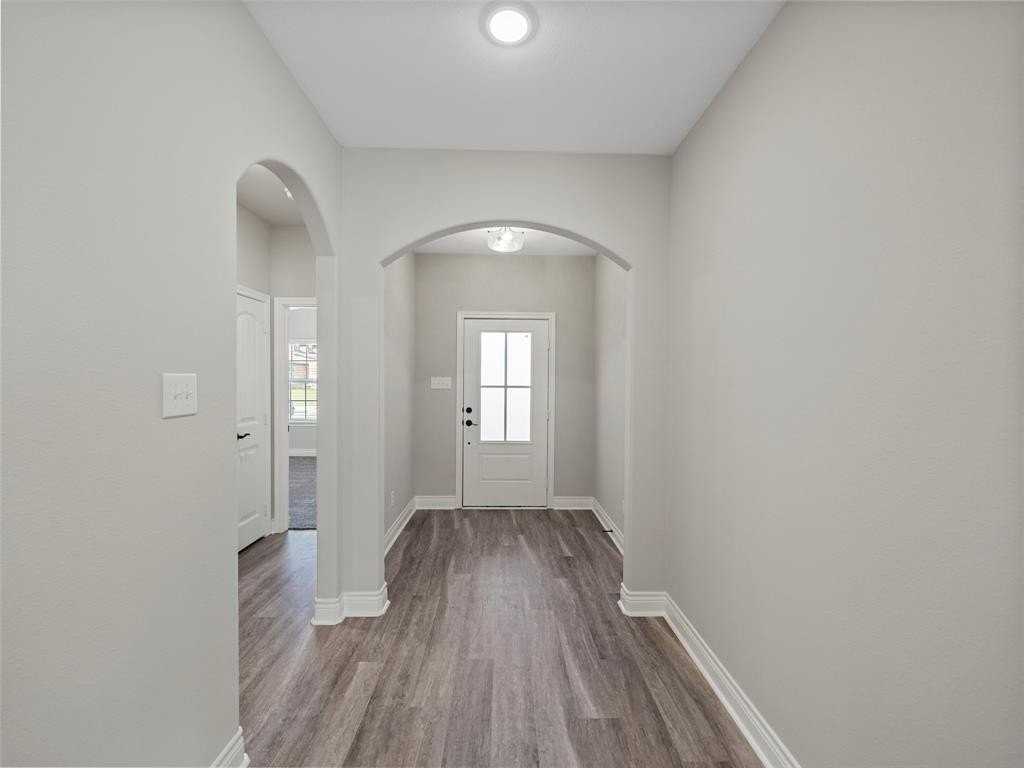 409 Ellis Place Dr - Photo 3 of 39