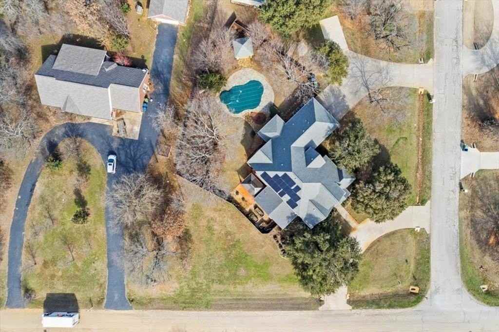 900 Amethyst Dr - Photo 2 of 40