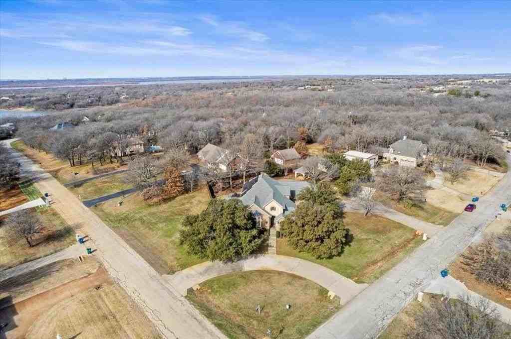 900 Amethyst Dr - Photo 3 of 40