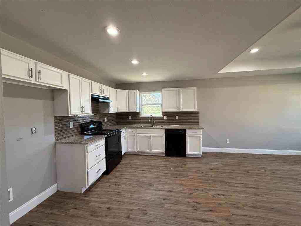 2205 Morse St - Photo 4 of 15