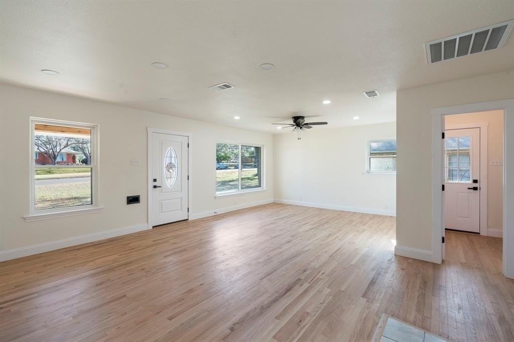 2205 Elmwood Blvd - Photo 4 of 24