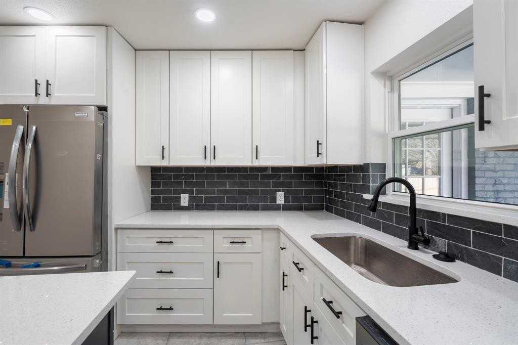 2205 Elmwood Blvd - Photo 7 of 24