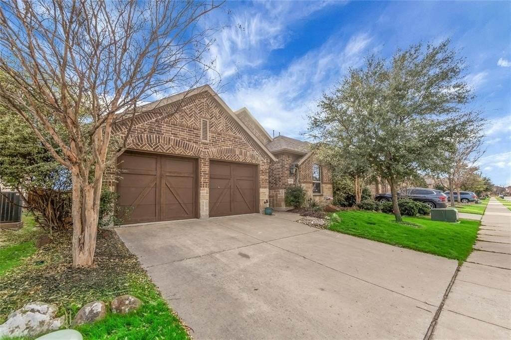 1523 Carnation St - Photo 2 of 31