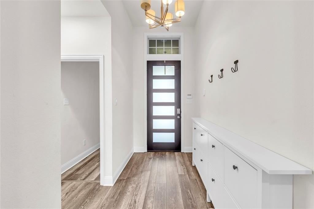 1523 Carnation St - Photo 4 of 31