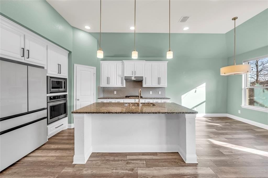 1523 Carnation St - Photo 2 of 31