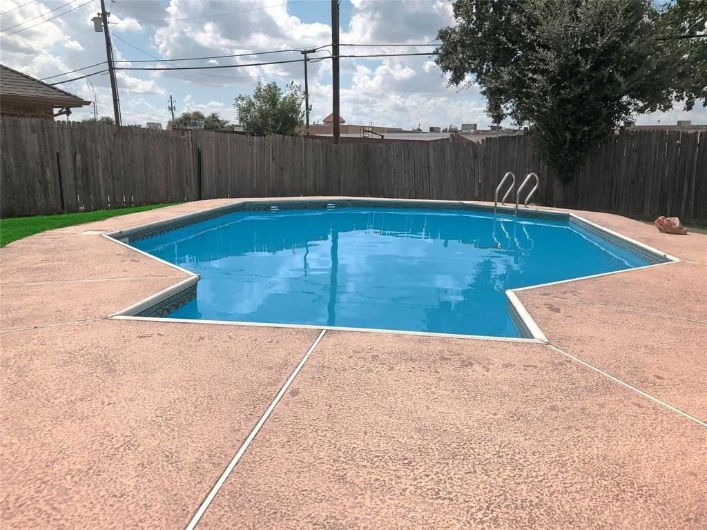 3709 Highgate Ln - Photo 3 of 33