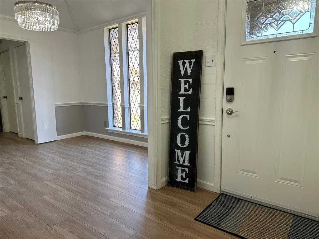 3709 Highgate Ln - Photo 4 of 33