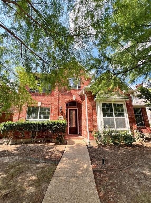 2210 Fox Crossing Ln - Photo 2 of 34