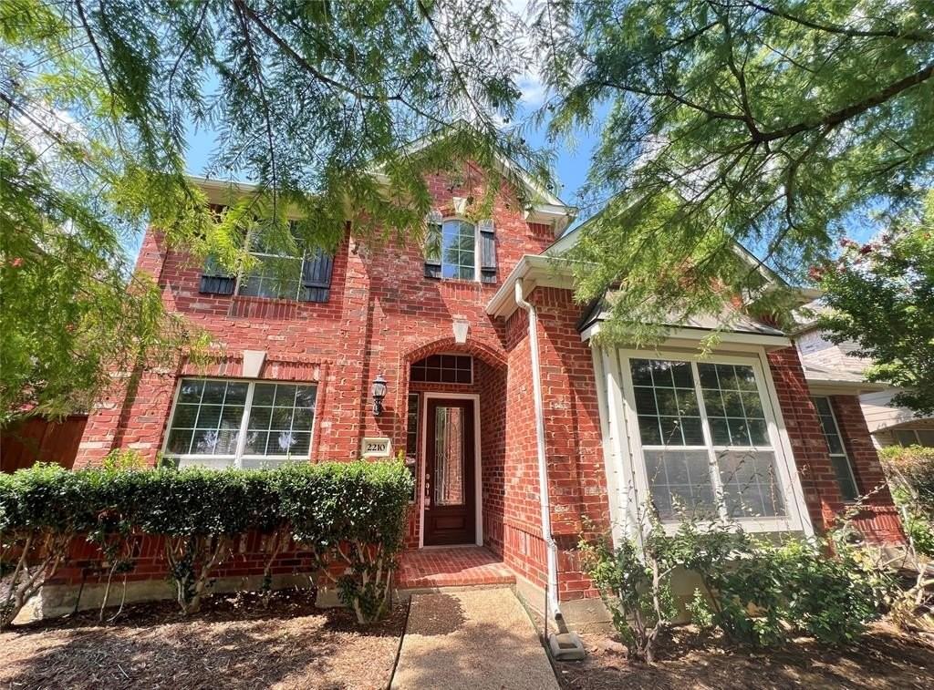 2210 Fox Crossing Ln - Photo 3 of 34