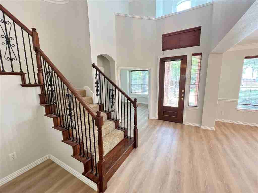 2210 Fox Crossing Ln - Photo 4 of 34