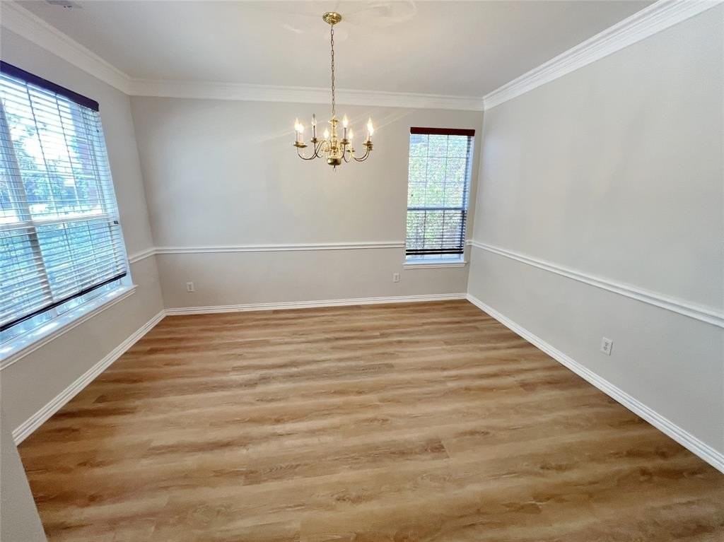 2210 Fox Crossing Ln - Photo 5 of 34