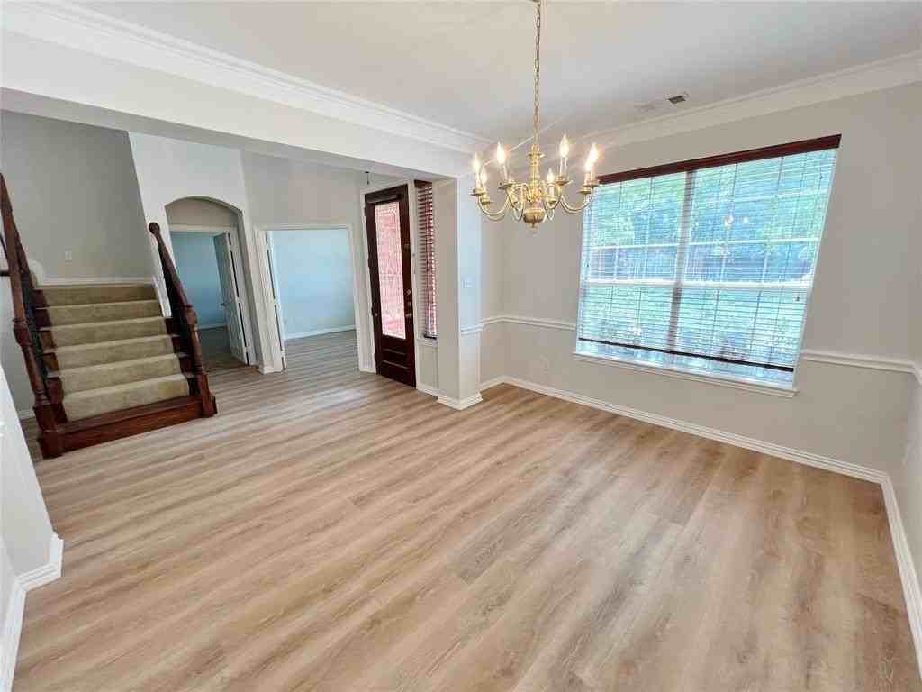 2210 Fox Crossing Ln - Photo 6 of 34