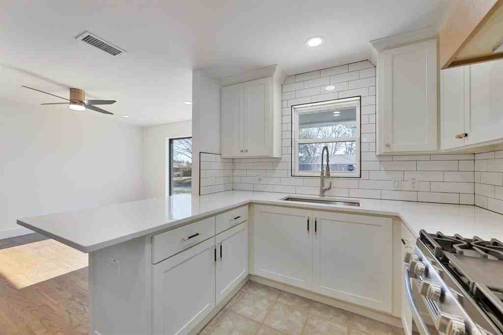 1215 Tosch Ln - Photo 2 of 22