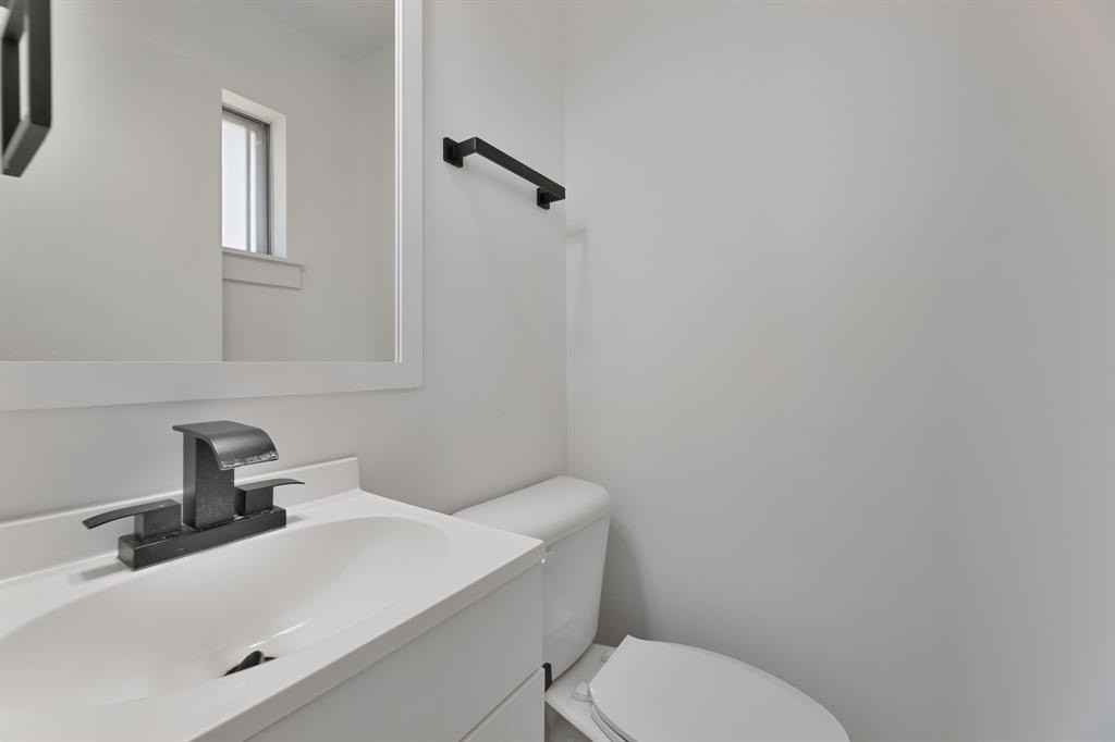 1215 Tosch Ln - Photo 3 of 22