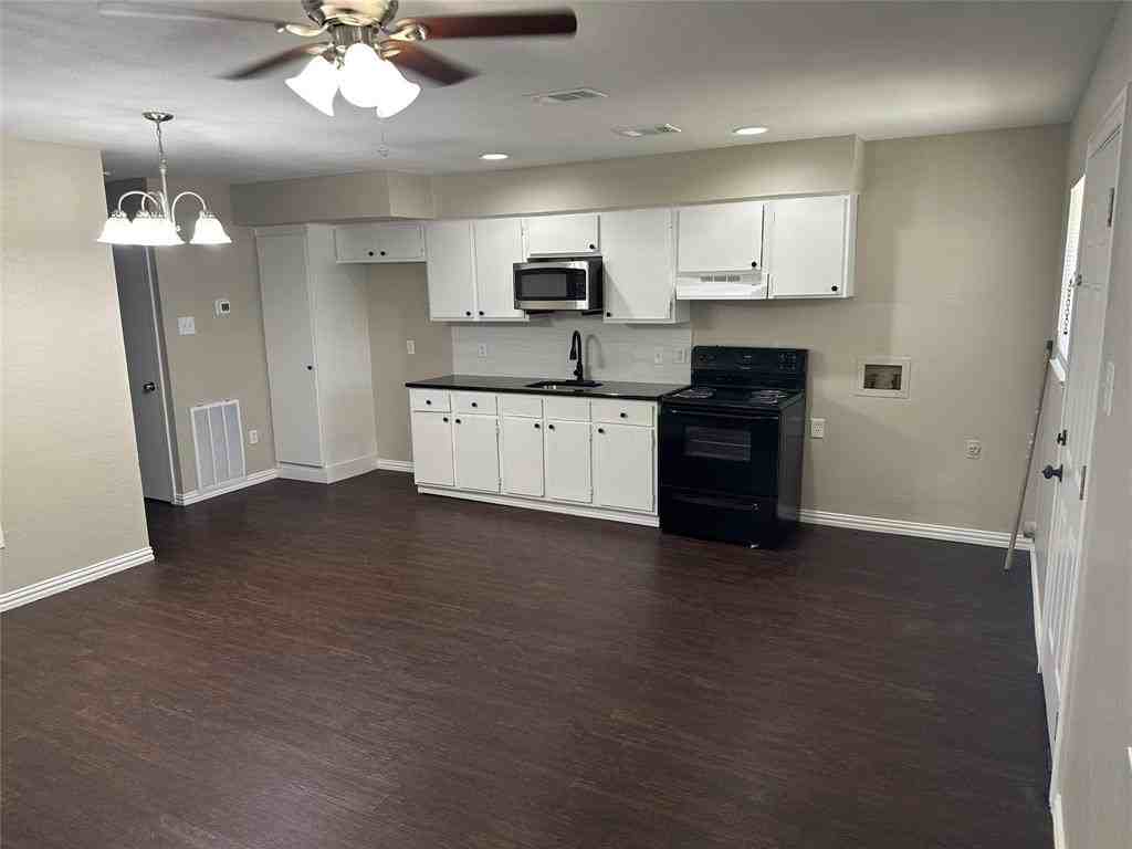 1215 Lowe St - Photo 2 of 5