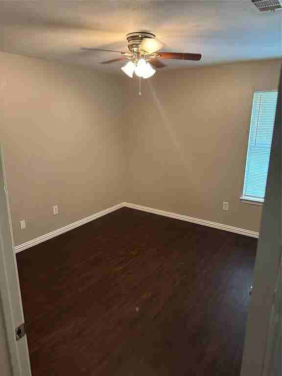 1215 Lowe St - Photo 3 of 5