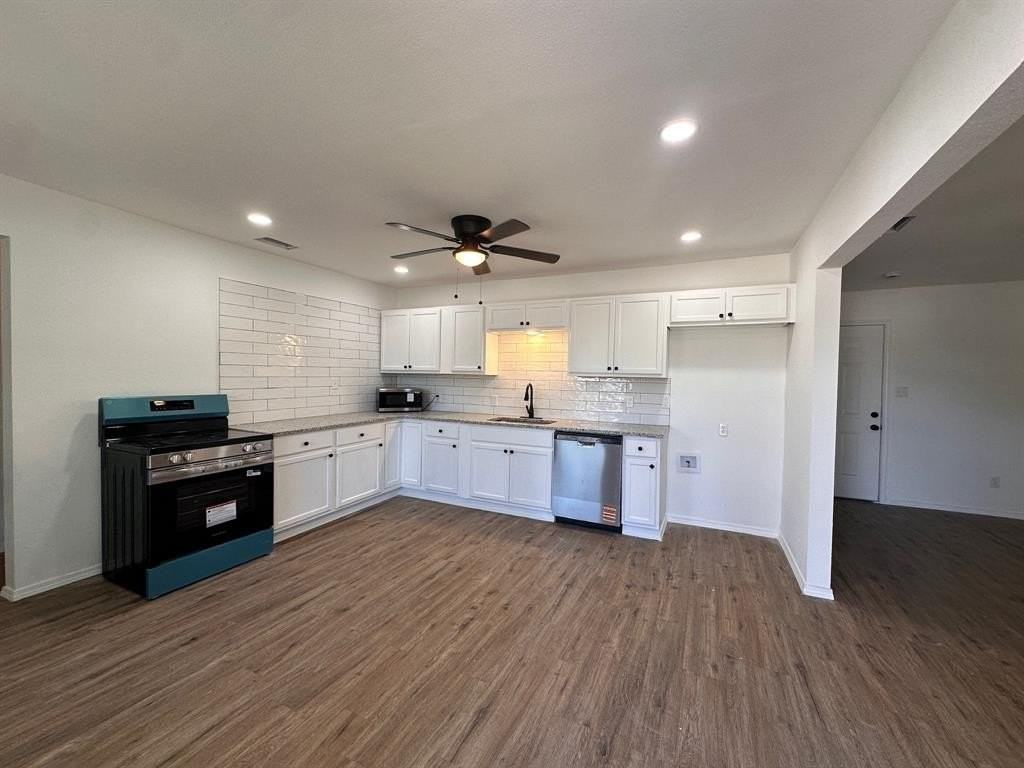 2318 1st St - Photo 2 of 17