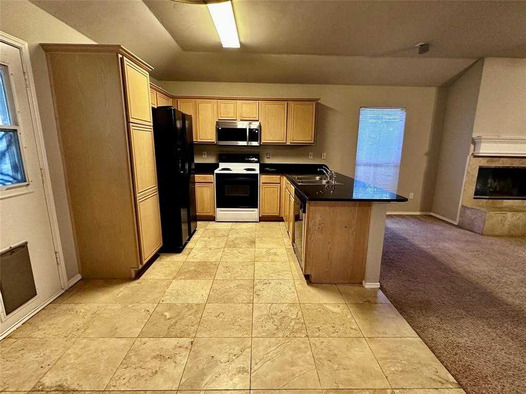 1140 Roundrock Dr - Photo 6 of 17