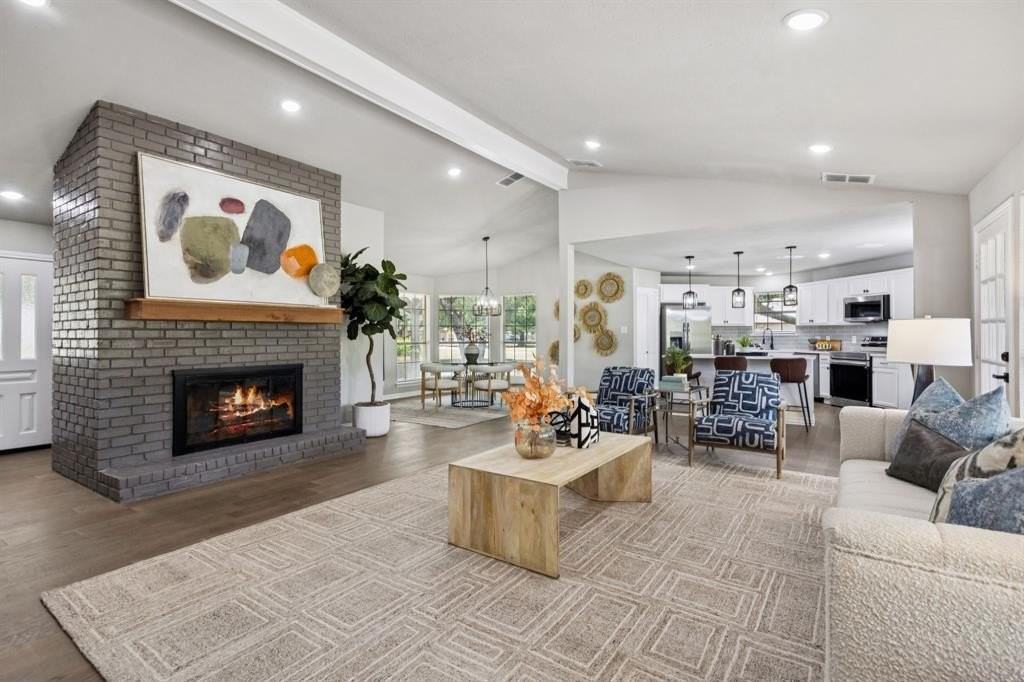 10 Chisholm Trl - Photo 2 of 37