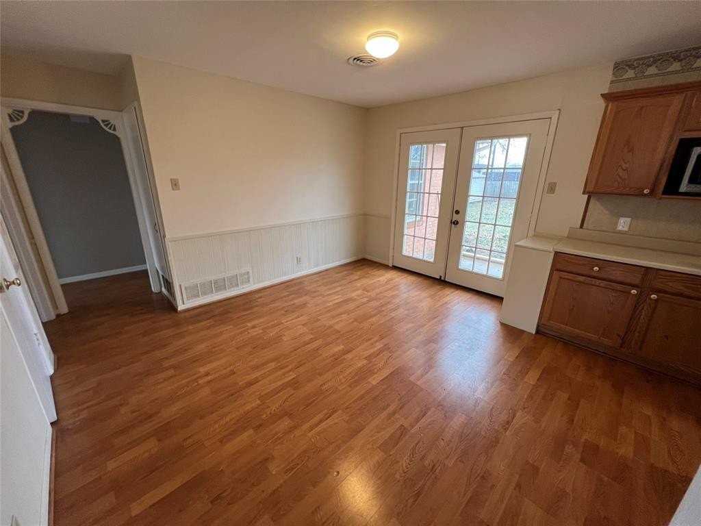 2106 Loy St - Photo 4 of 14