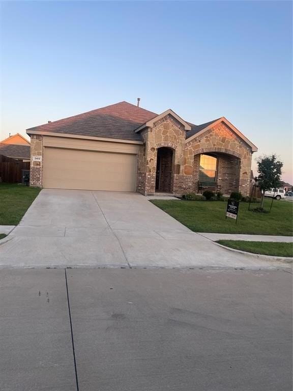 2413 Buchanan Ln - Photo 2 of 25