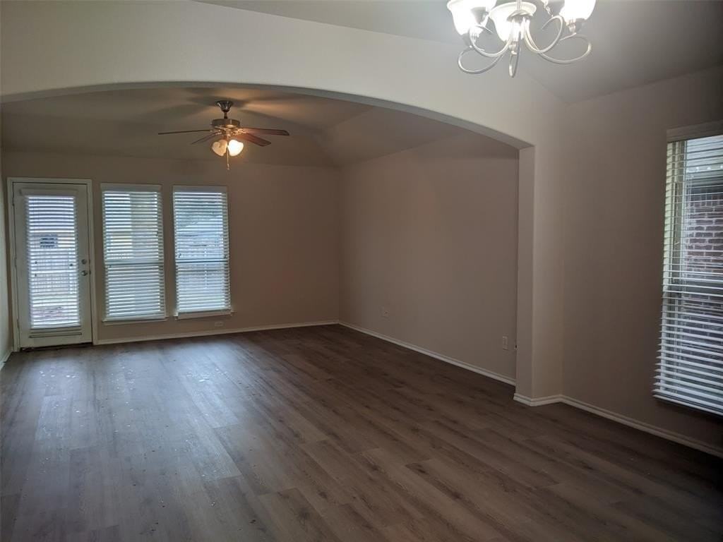 917 Westfield Dr - Photo 3 of 6