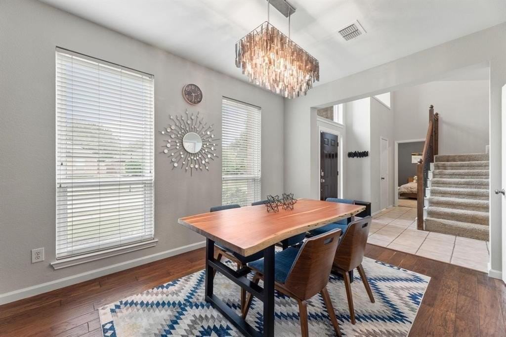 10713 Alexandria Dr - Photo 4 of 38