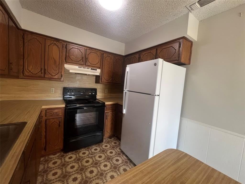 2301 N Woods St - Photo 4 of 8